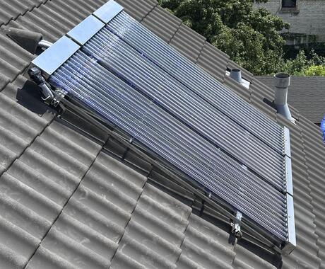 Reference Sluneční ohřev užitkové vody 3x VS10T a 250l zásobník