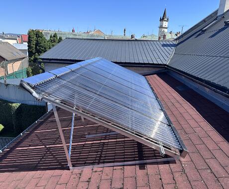 Reference Sluneční ohřev užitkové vody v menším bytovém domě